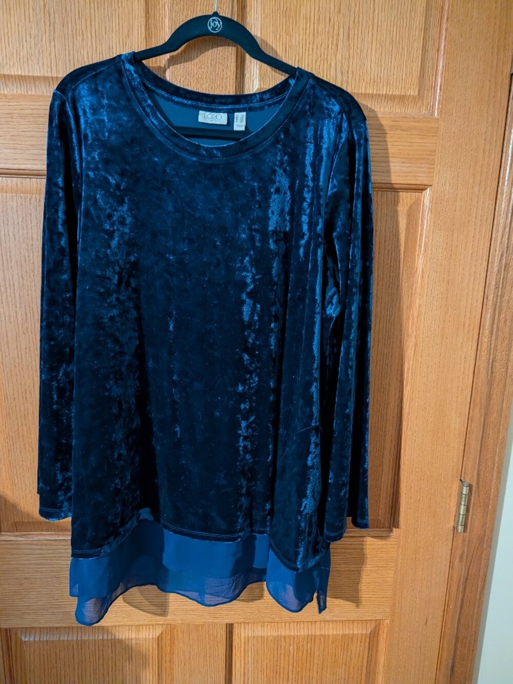 LOGO by Lori Goldstein Velvet Top Blue